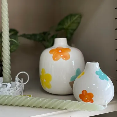 Kleurrijke bloemenvaasjes